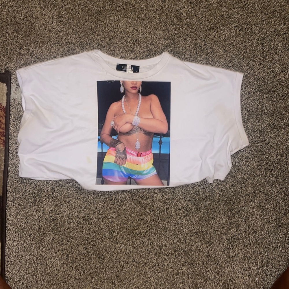 Printed white crop top muscle tee